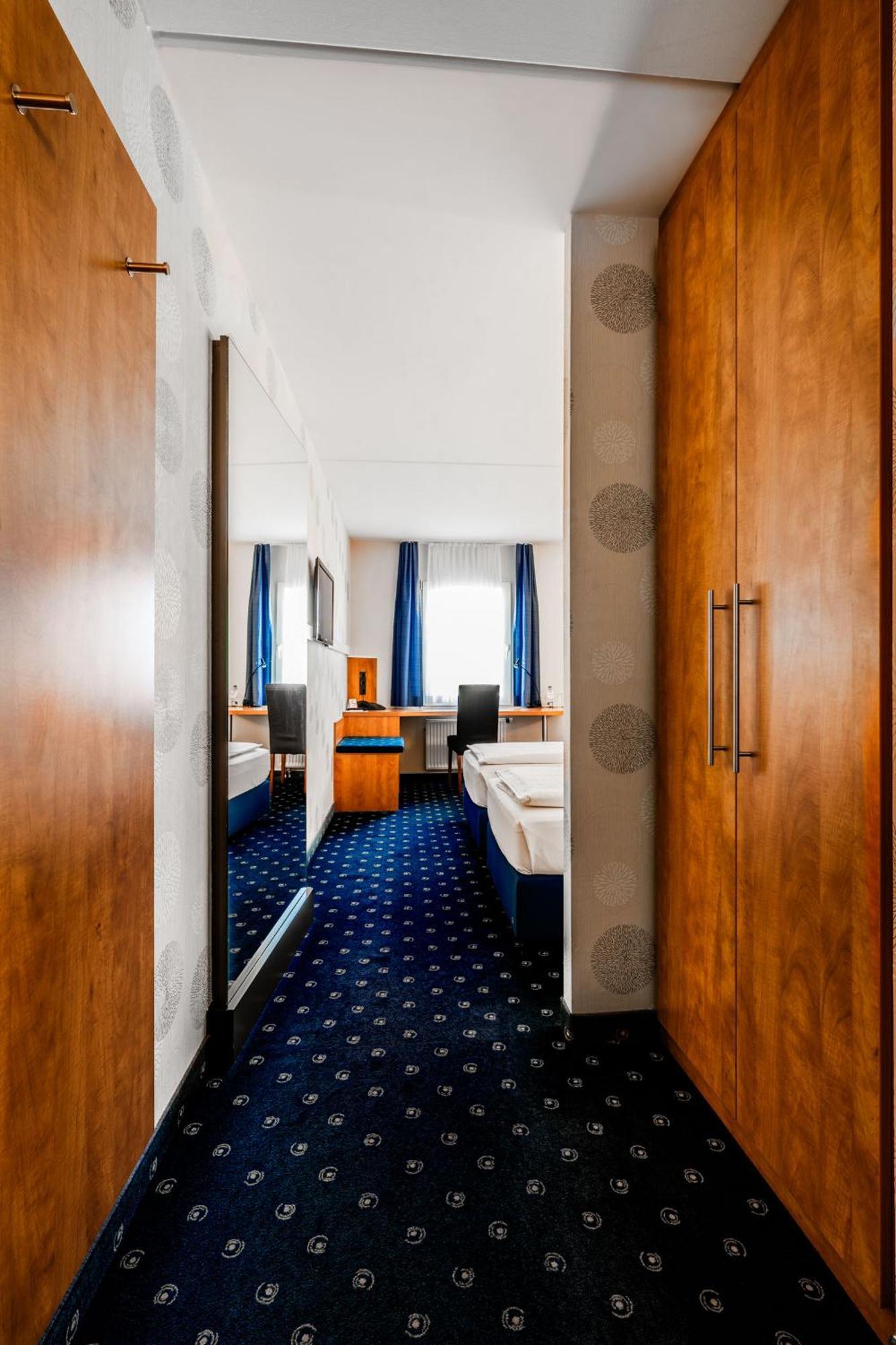 Bonjour Tagungshotel Stuttgart-Gerlingen Exterior photo